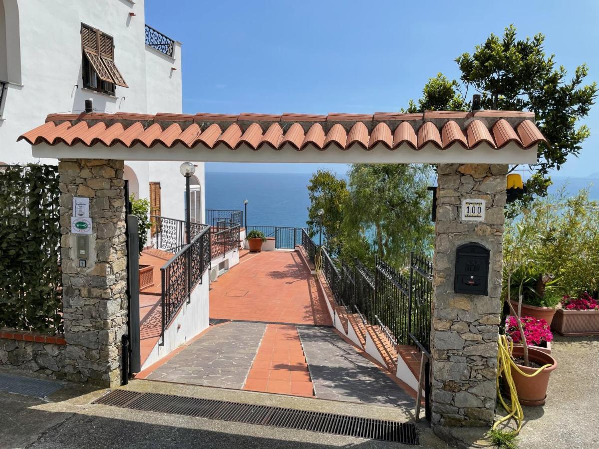 Hotel Sotto Le Stelle ...Il Mare à Pietra Ligure Extérieur photo
